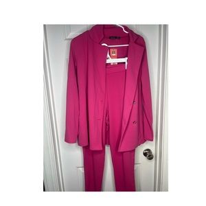 BRAND NEW W/TAGS BOOHOO HOT PINK BLAZER SET💕